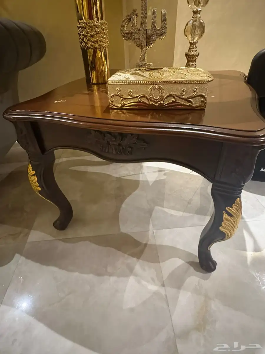 طاولات للبيع 1
