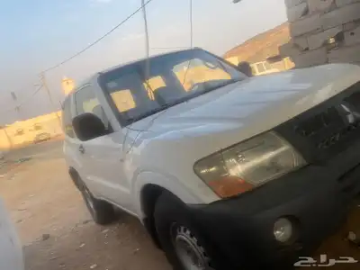 سلام عليكم يوجد عندي جيب باجيرو مديل2003 شرط نضيف 11