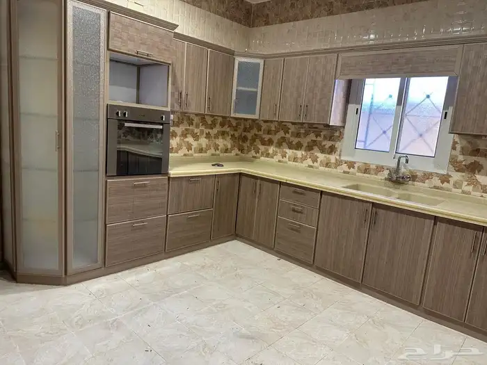 دور في عماره للبيع حي البوادي تبوك 16
