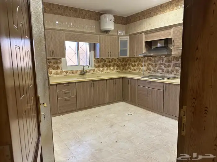 دور في عماره للبيع حي البوادي تبوك 15