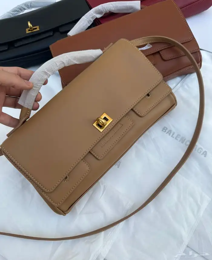 شنط سفر وشنط يد وشنط ظهر ماستر اجس دكني 84