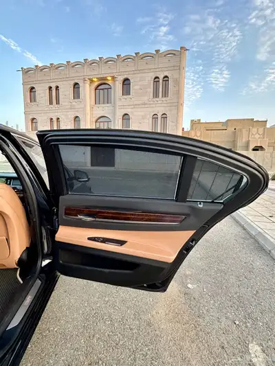 BMW 740 2013 ممشى قليل 19