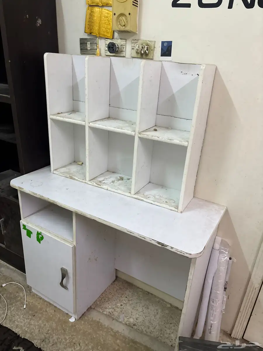 مكتب مع ارفف 0
