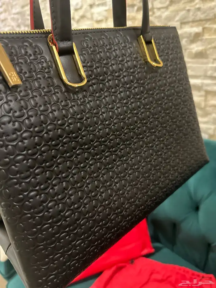 شنطة Carolina Herrera 3