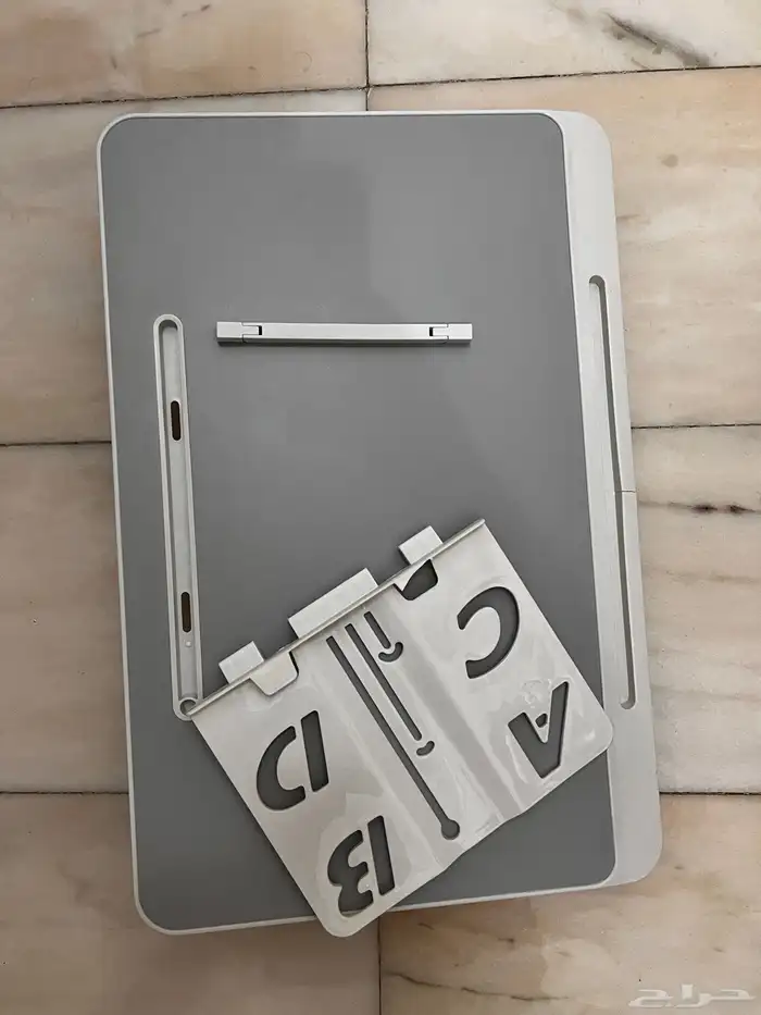 طاولة كمبيوتر 4