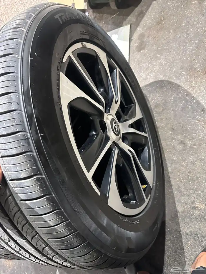 جنوط تورنج صيني جيب لاند كروزر مع كفرات صيني 285.50.20 ت25 10
