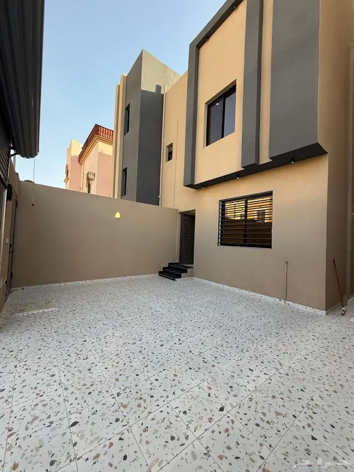 للبيع روفات علويه وادوار ارضيه بموقع مميز شمال الخميس 3