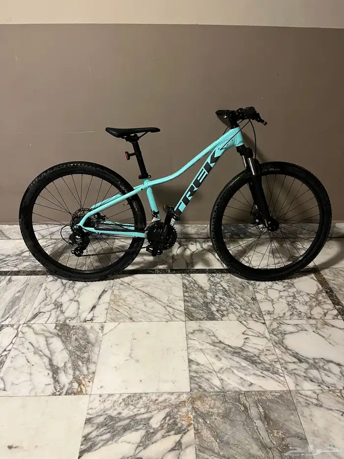 Trek Marlin 4 Mountain Bike (Mint Condition) 4