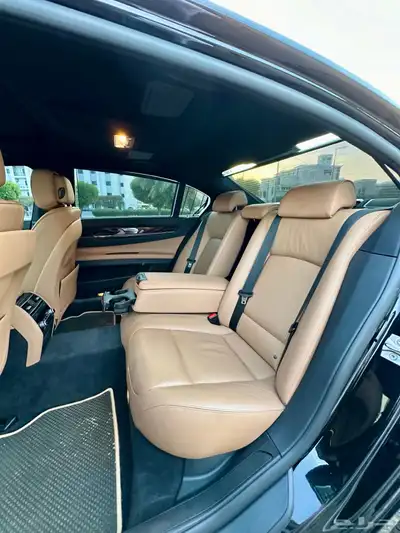 BMW 740 2013 ممشى قليل 15