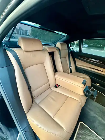 BMW 740 2013 ممشى قليل 21