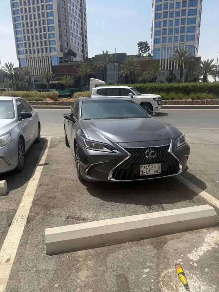 لكزس ES350 2025 4