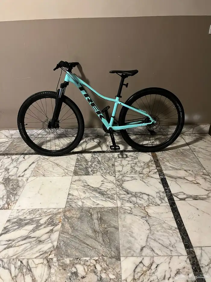 Trek Marlin 4 Mountain Bike (Mint Condition) 6