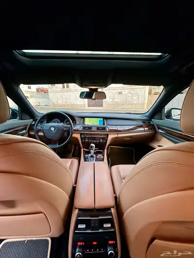 BMW 740 2013 ممشى قليل 28