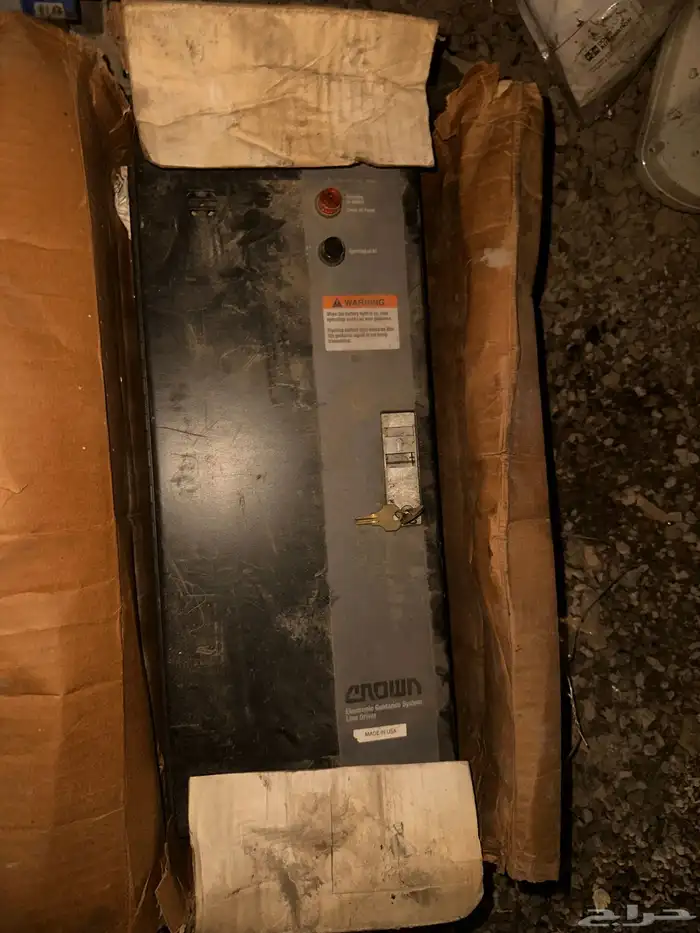 شحن بطاريات صناعي من CROWN   موديل 105824-004 0