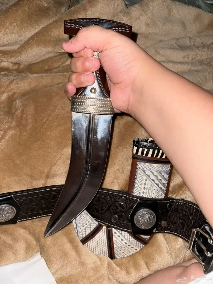 سلام عليكم جنبيه كفو للبيع ولا لي حد فيها جنبيه عليهاالكلام 1
