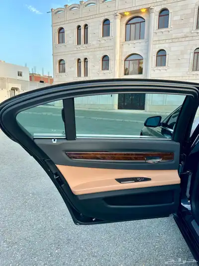 BMW 740 2013 ممشى قليل 12
