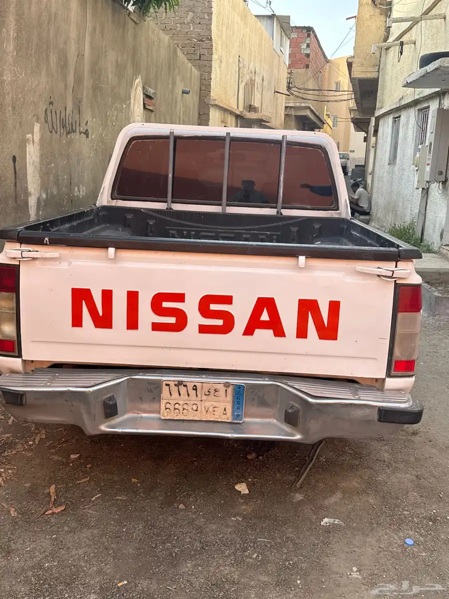 نيسان 0
