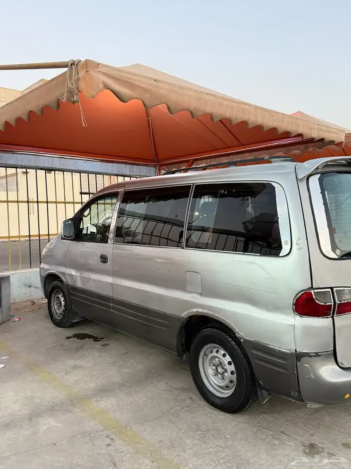باص هونداي H1 4