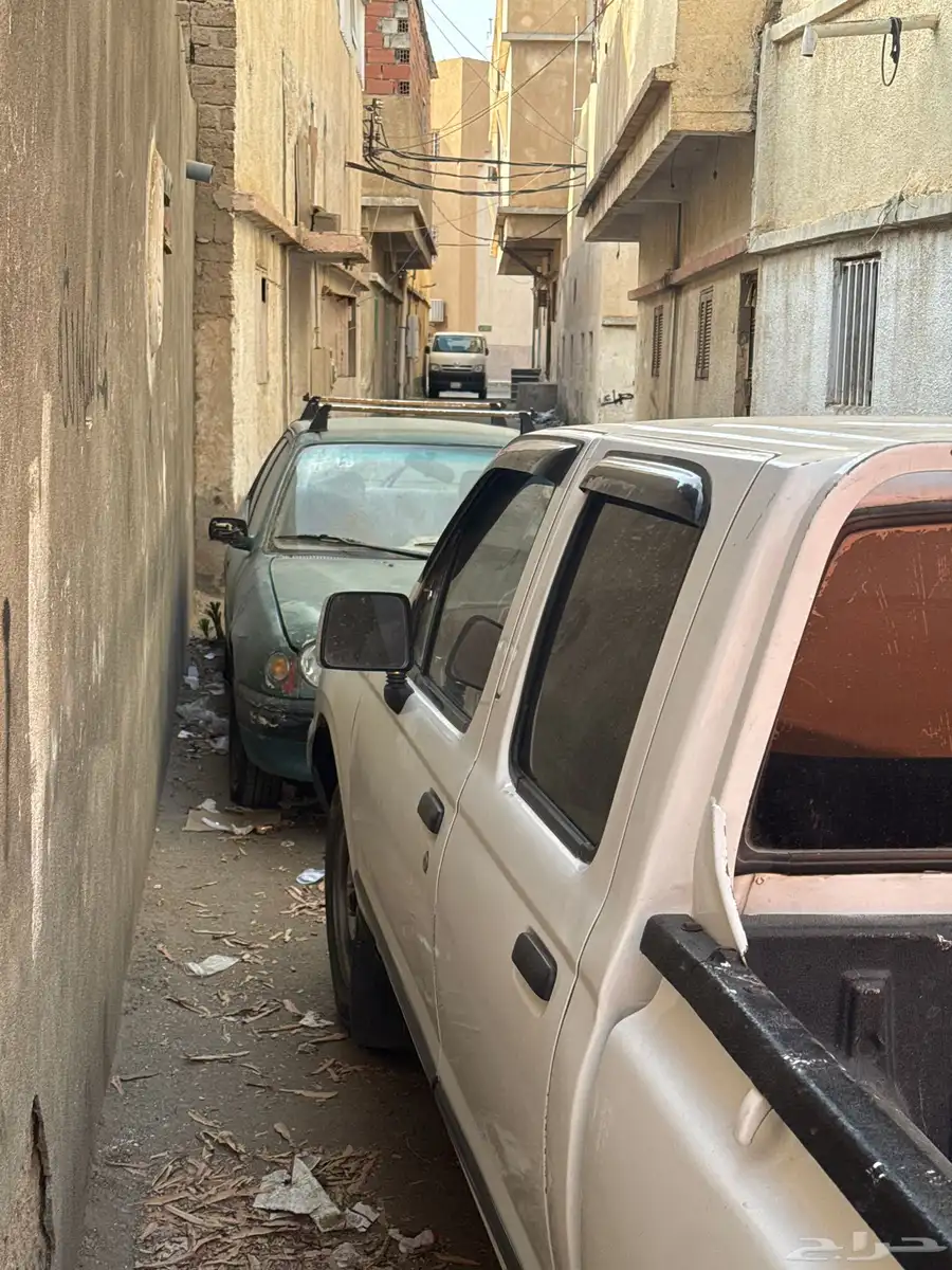 نيسان 1