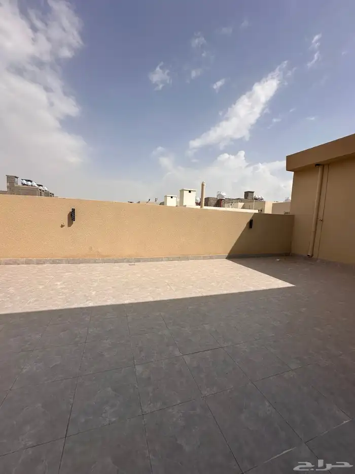 للبيع روف دور ثاني بملحق بين ابها والخميس ومقابل نادي ضمك 20