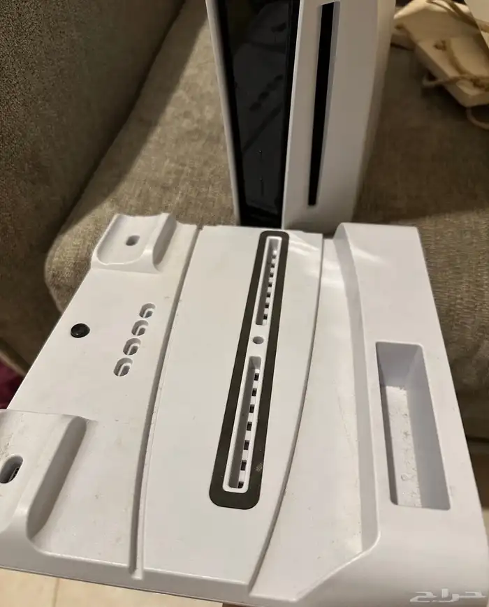 سوني PS5 نظيف جدا  مع يدين معطلات وقاعدة مروحة تبريد 1