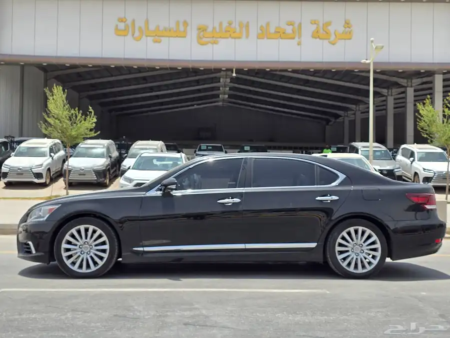 لكزس 2016 LS460 ممشى 35 الف. 3