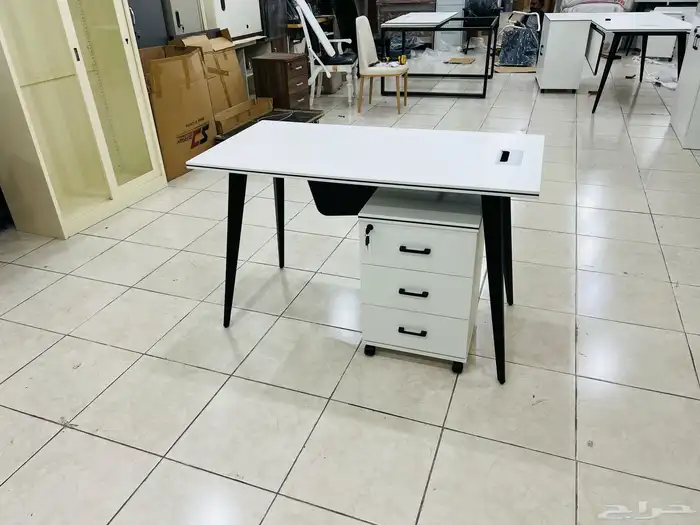 مكتب كلو اشكال موجوده   مقاسات 120 سم 140 سم 160 سم 180 سم 65