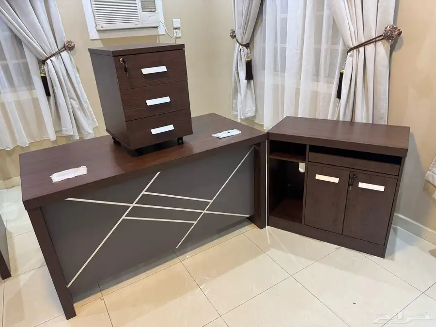 اثاث مكتبي جديد مكاتب كراسي طقم كنب جلد فخم دواليب ملفات 2