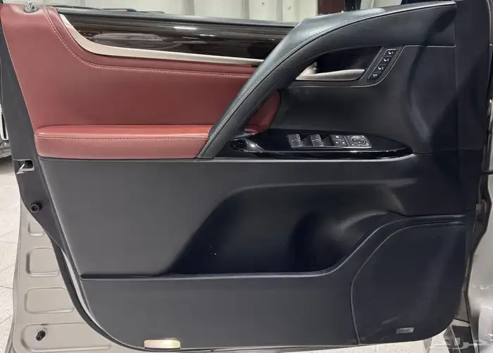 جيب لكرس LX570 موديل 2019 فل كامل مستعمل . 18