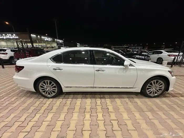 لكزس LS600 موديل 2015 فل كامل هايبرد 3