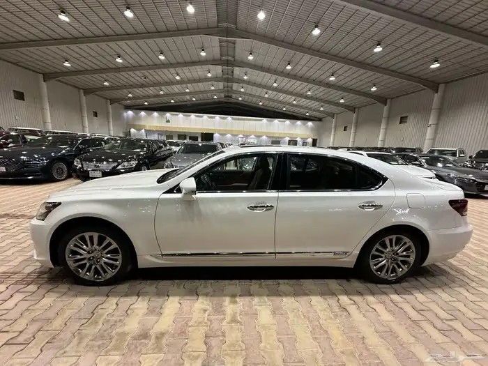 لكزس LS600 موديل 2015 فل كامل هايبرد 4