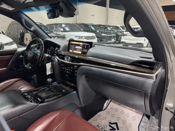 جيب لكرس LX570 موديل 2019 فل كامل مستعمل . 9