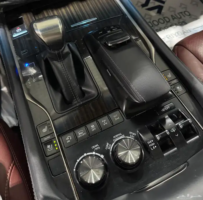 جيب لكرس LX570 موديل 2019 فل كامل مستعمل . 11