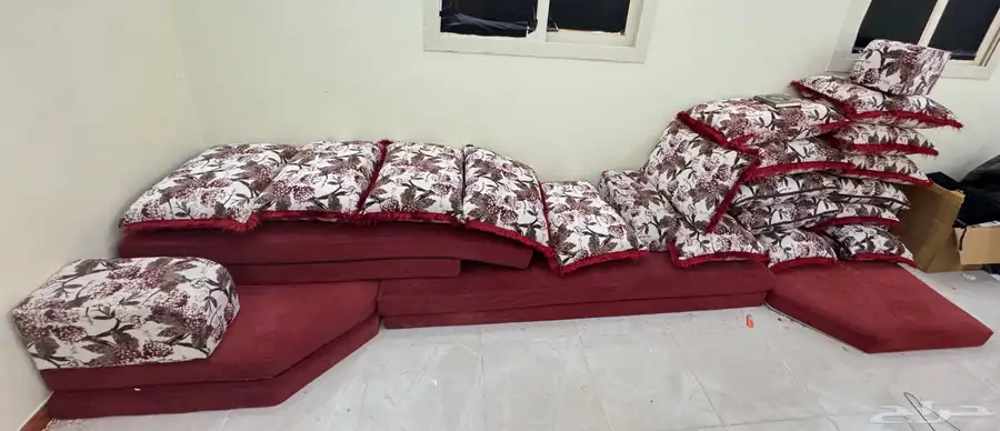 سرير جديد ومجلس ثلاث جوانب بحاله الجديد الأغراض بحاله ممتاز 2