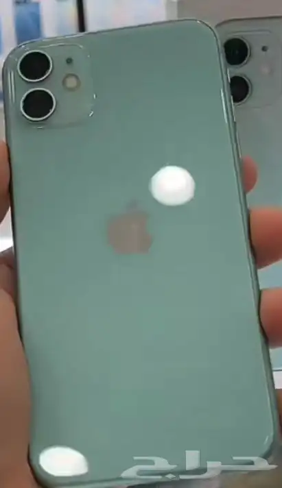 جوال iPhone 11 نظيف وفي كسر خفيف مرة السعر800 0