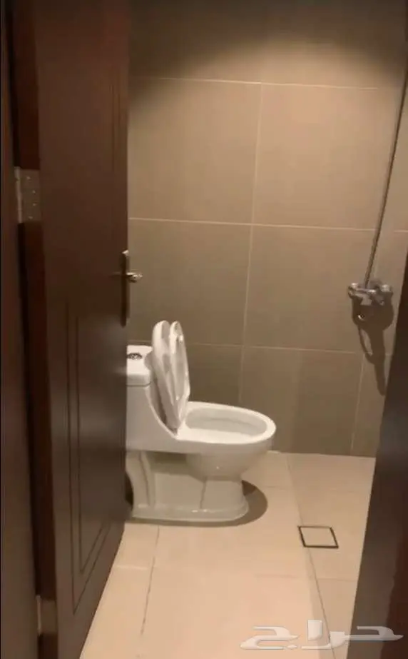 ملحق علوي للإيجار   مدخل خاص   سطح خاص بالكامل 5