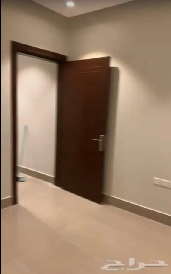ملحق علوي للإيجار   مدخل خاص   سطح خاص بالكامل 4