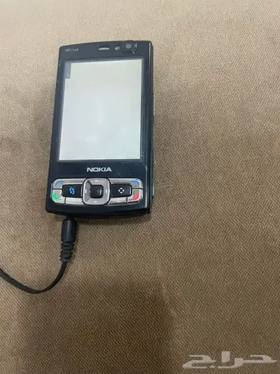 جوال N95 نوكيا نظيف وشغال مع الشاحن للبيع 0