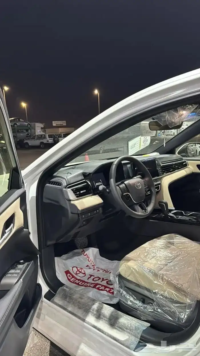 تويوتا كامري LE 2025 بنزين ابيض سعودي اصفار 4