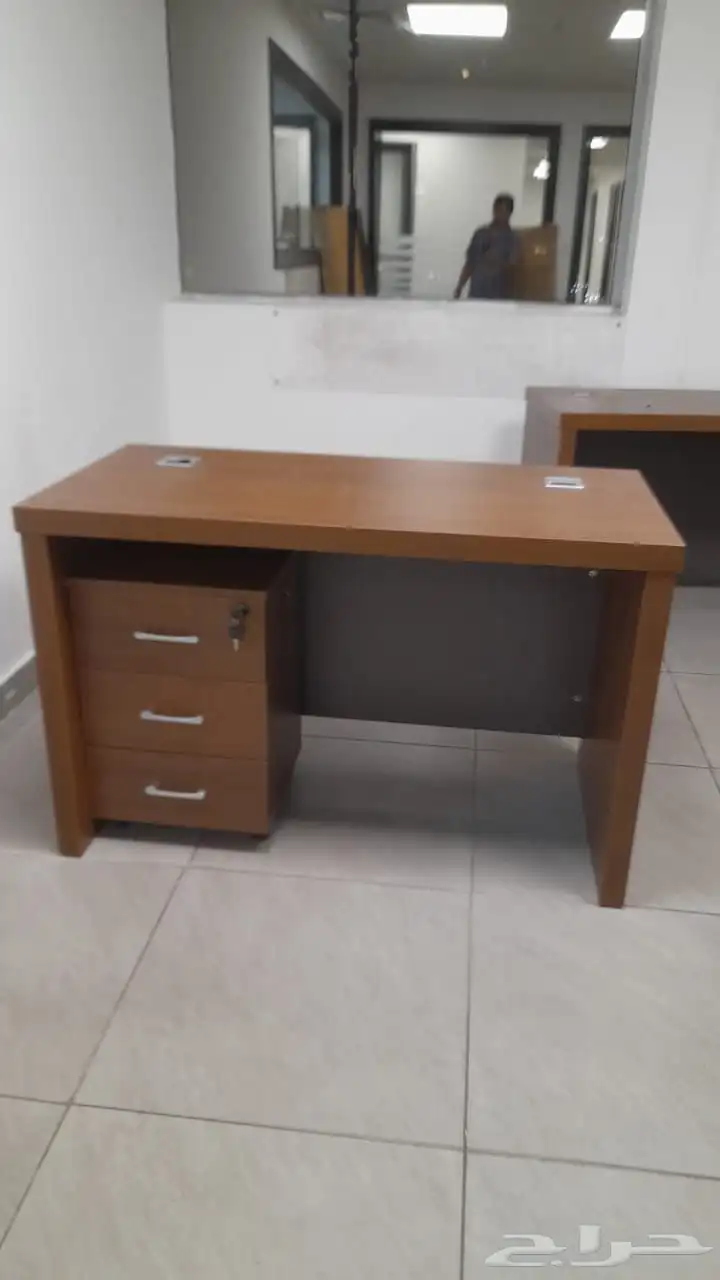 اثاث مكتبي جديد مكاتب كراسي طقم كنب جلد فخم دواليب ملفات 6