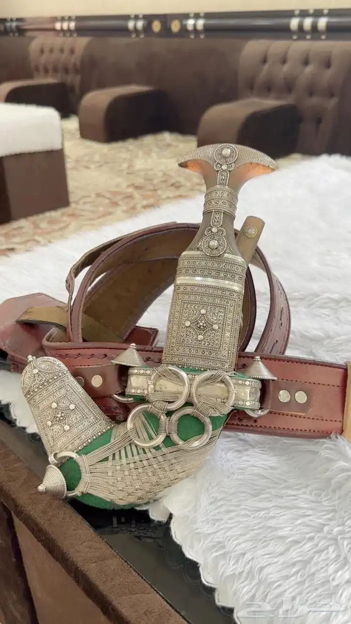 خنجر زراف قديم كفو السوم من يبداء من ( 37000) الف ريال 0