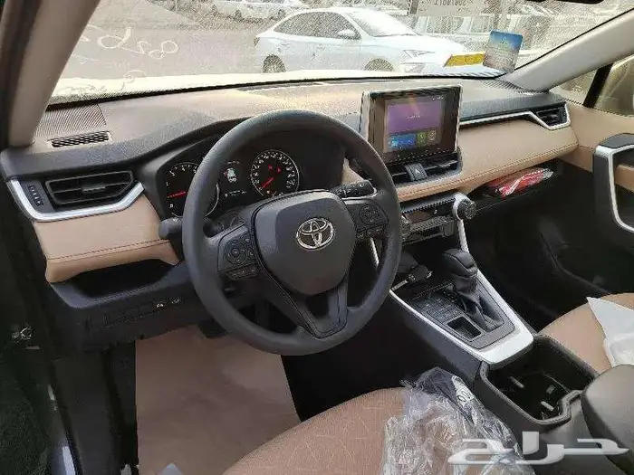 تويوتا راف فور 2025 نص فل XLE بنزين 11