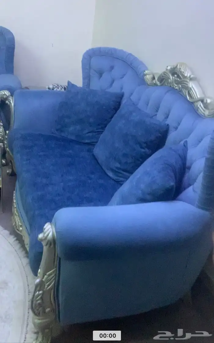 طقم كنب مؤلف من ثلاثية وثنائية وكرسي مفرد عدد اثنين مع طاول 0