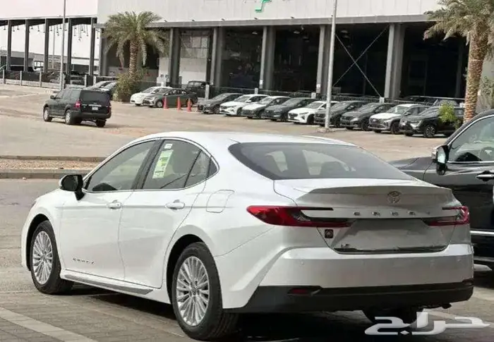كامري LE بنزين 2025 قسطها بدون رسوم اداريه 4