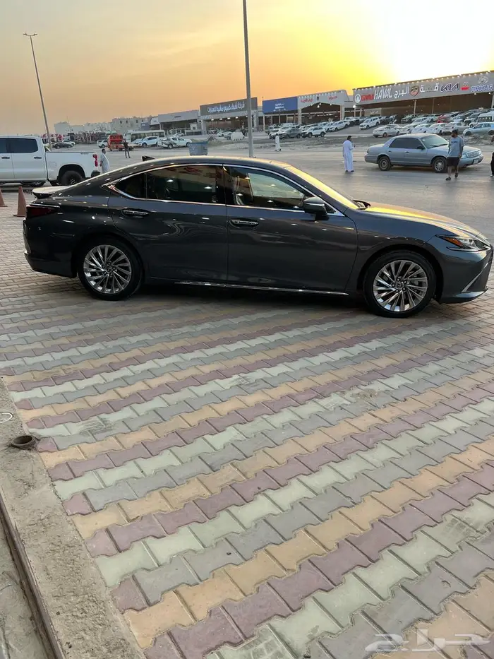 لكزس ES 350 DD بحريني 2025 رمادي وتيتانيوم 10