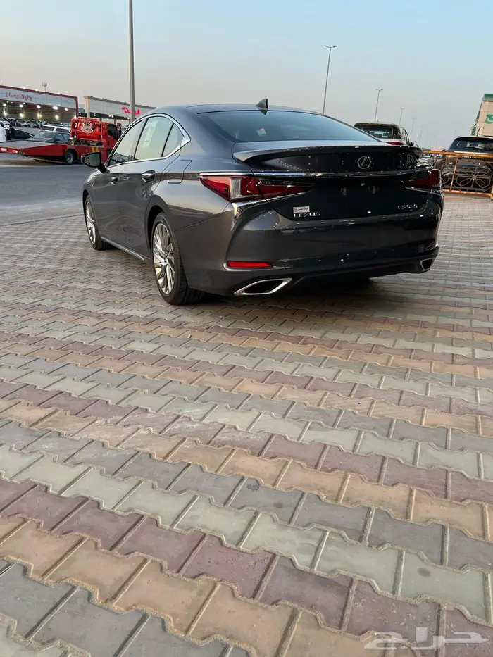 لكزس ES 350 DD بحريني 2025 رمادي وتيتانيوم 17