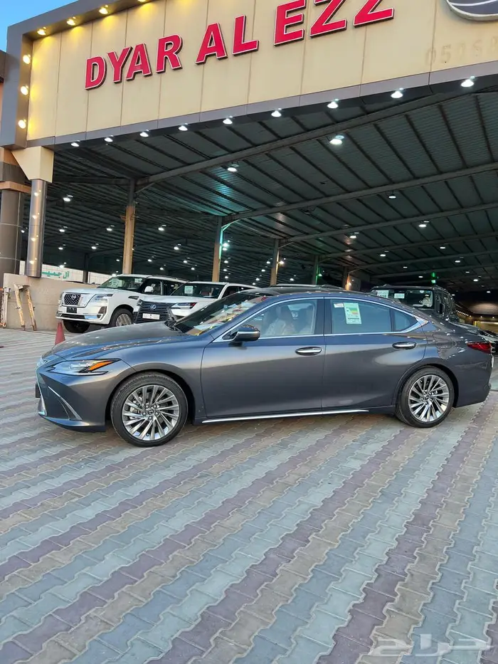 لكزس ES 350 DD بحريني 2025 رمادي وتيتانيوم 18