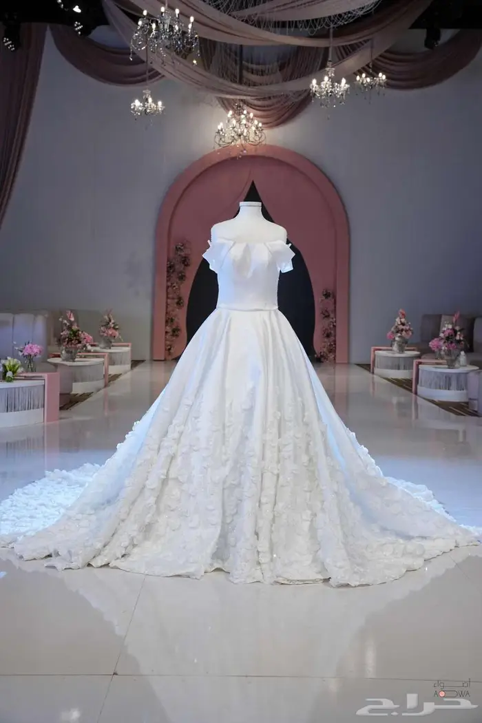 Eman AlAjlan Fashion فستان عرس شبه الجديد للبيع ب18000 ريال 3