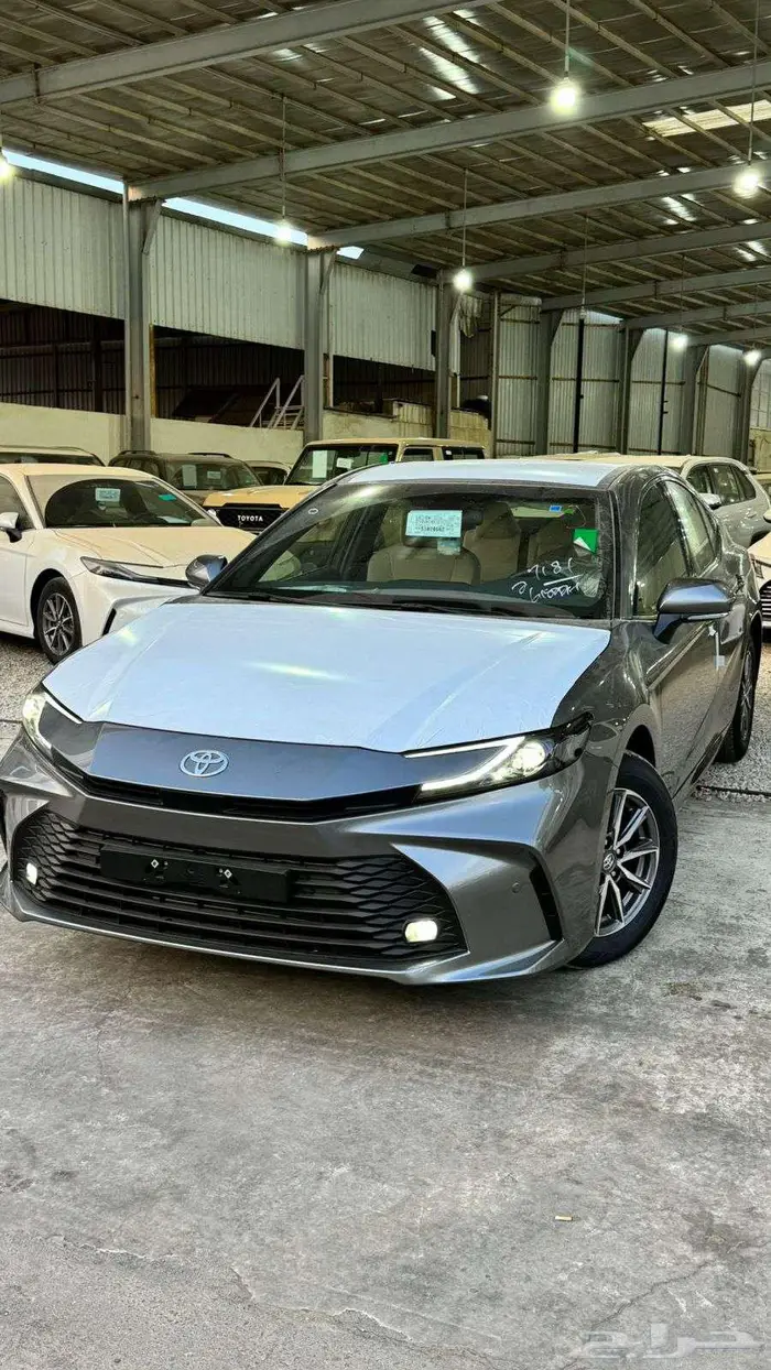 كامري 2025 E بنزين سعودي الون تيتاتنيوم 4