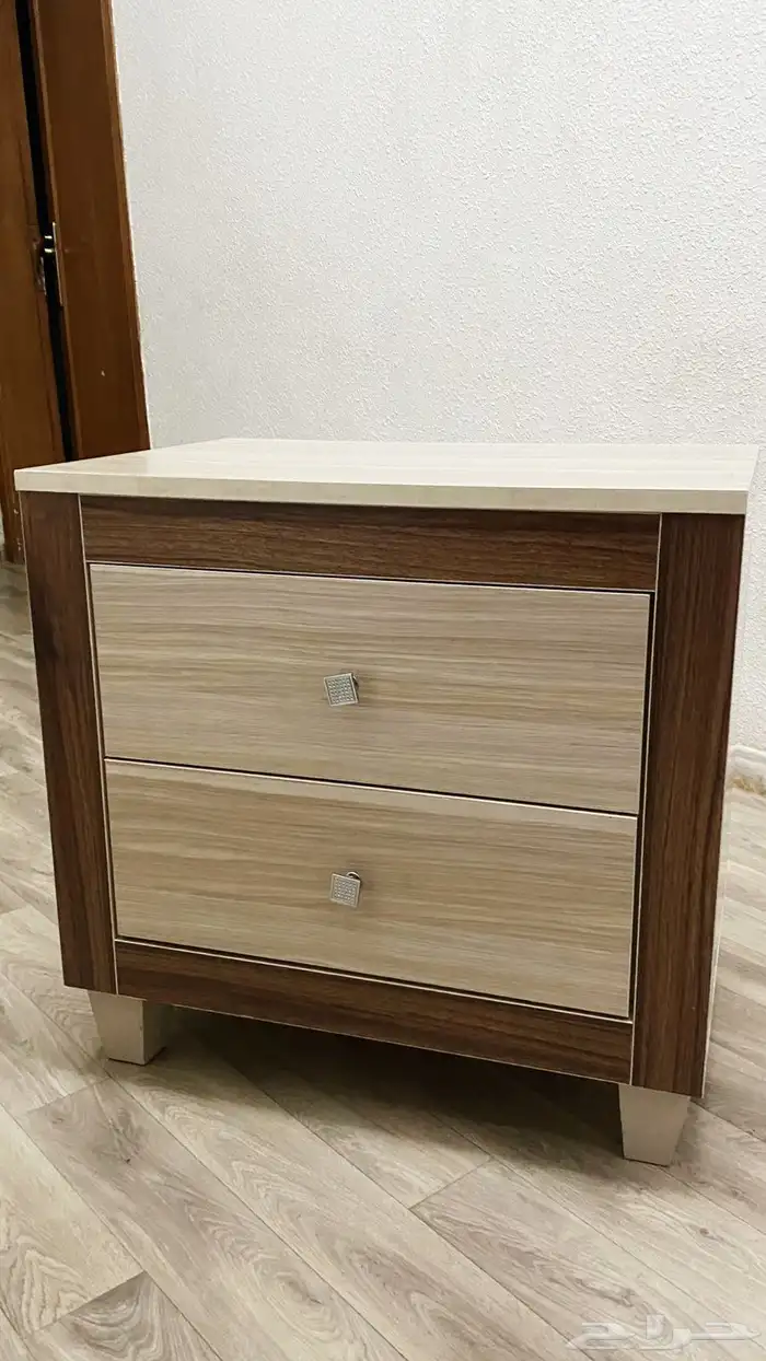 سرير وكمدينه وكرسي تسريحه 1